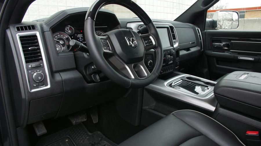 Dodge Ram 3500 Limited 2016 года  (фото 8 из 18)